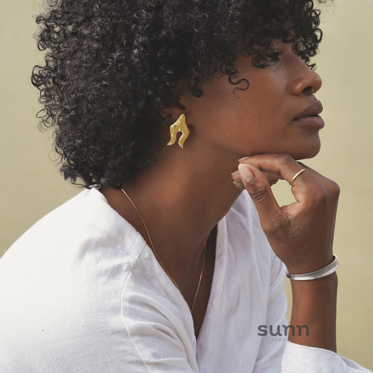 Avyanna Gold Cuff Bracelet [C851YJJQ]