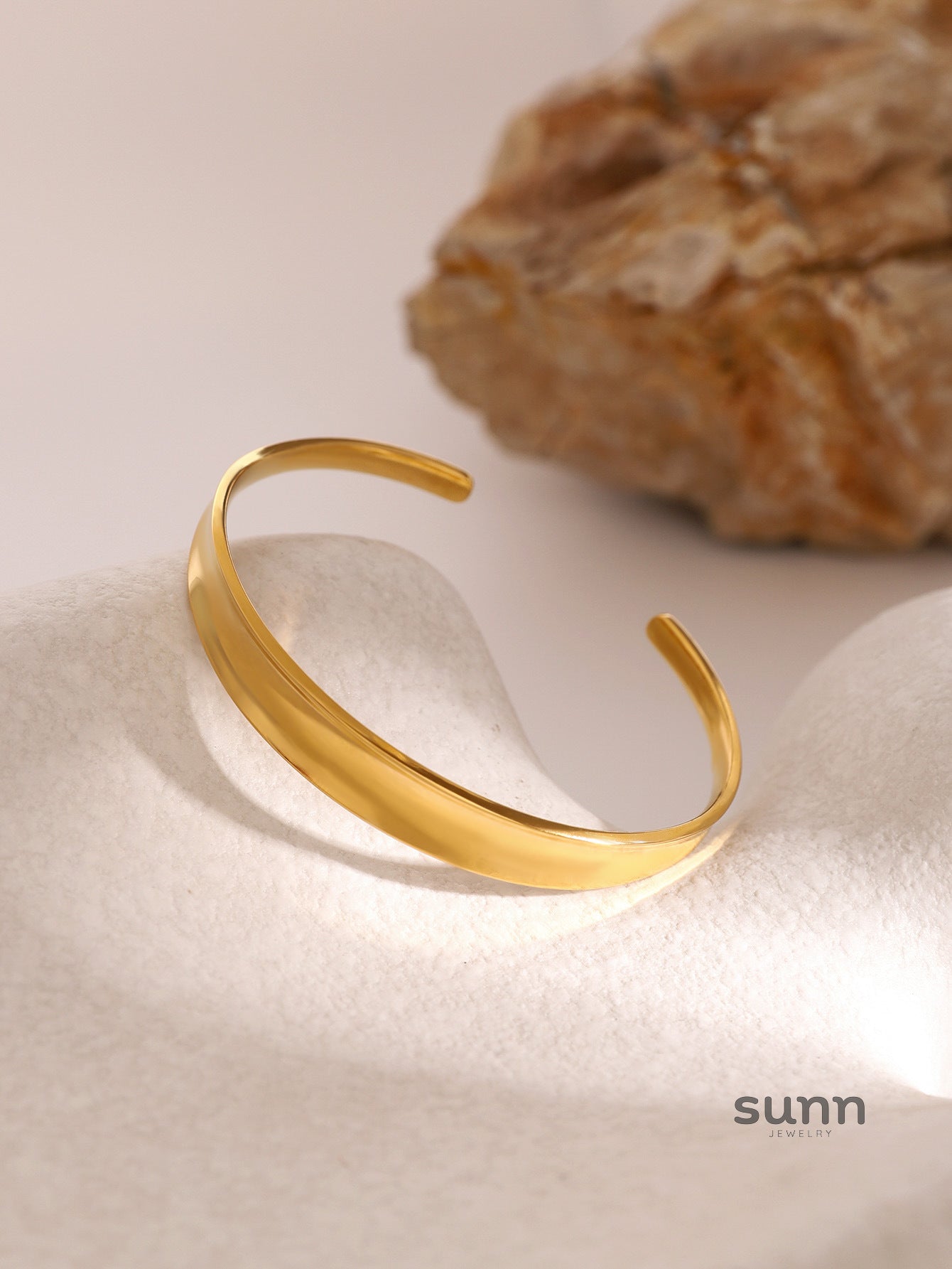 Avyanna Gold Cuff Bracelet [VYGWWUJN]