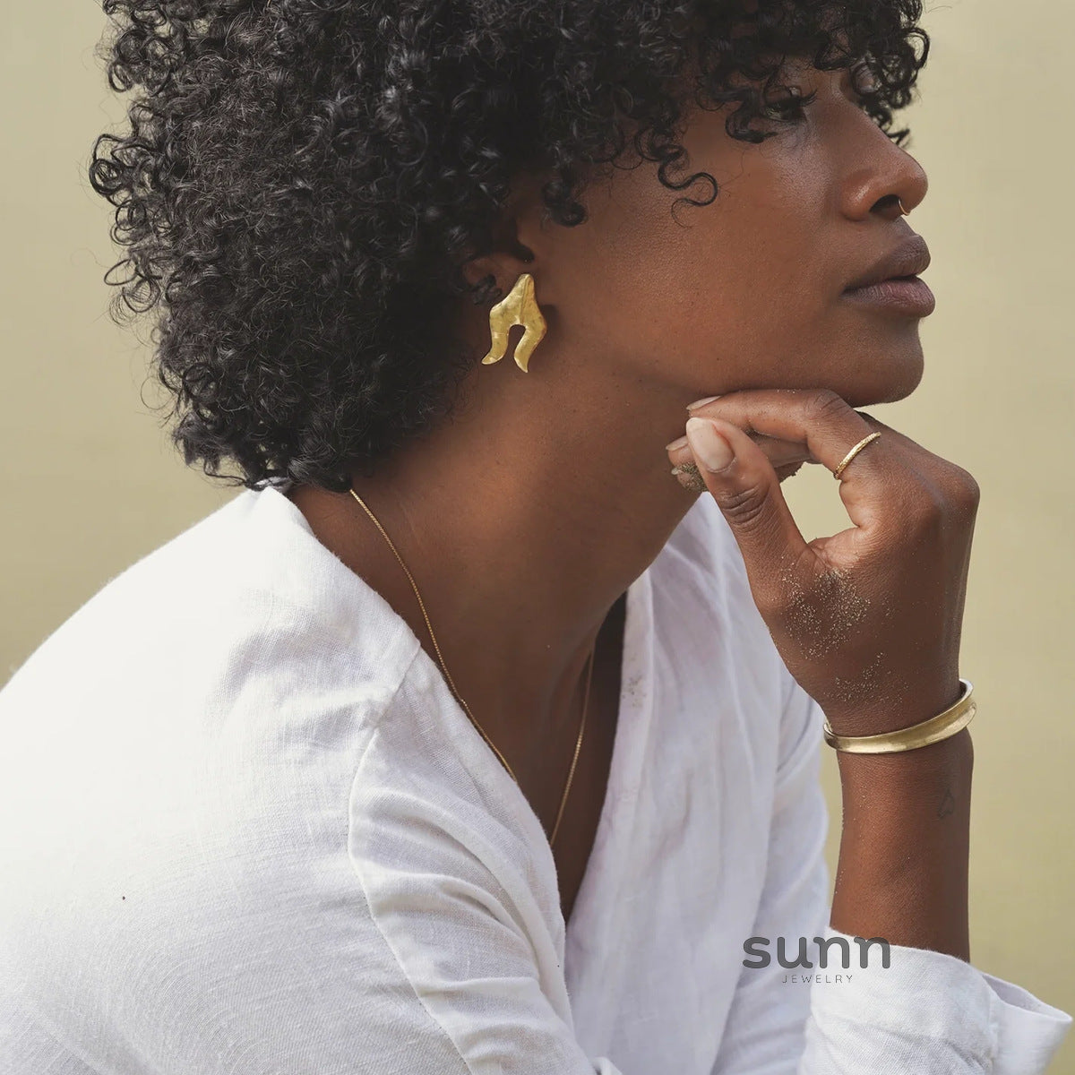 Avyanna Gold Cuff Bracelet [QBV9ZBF9]