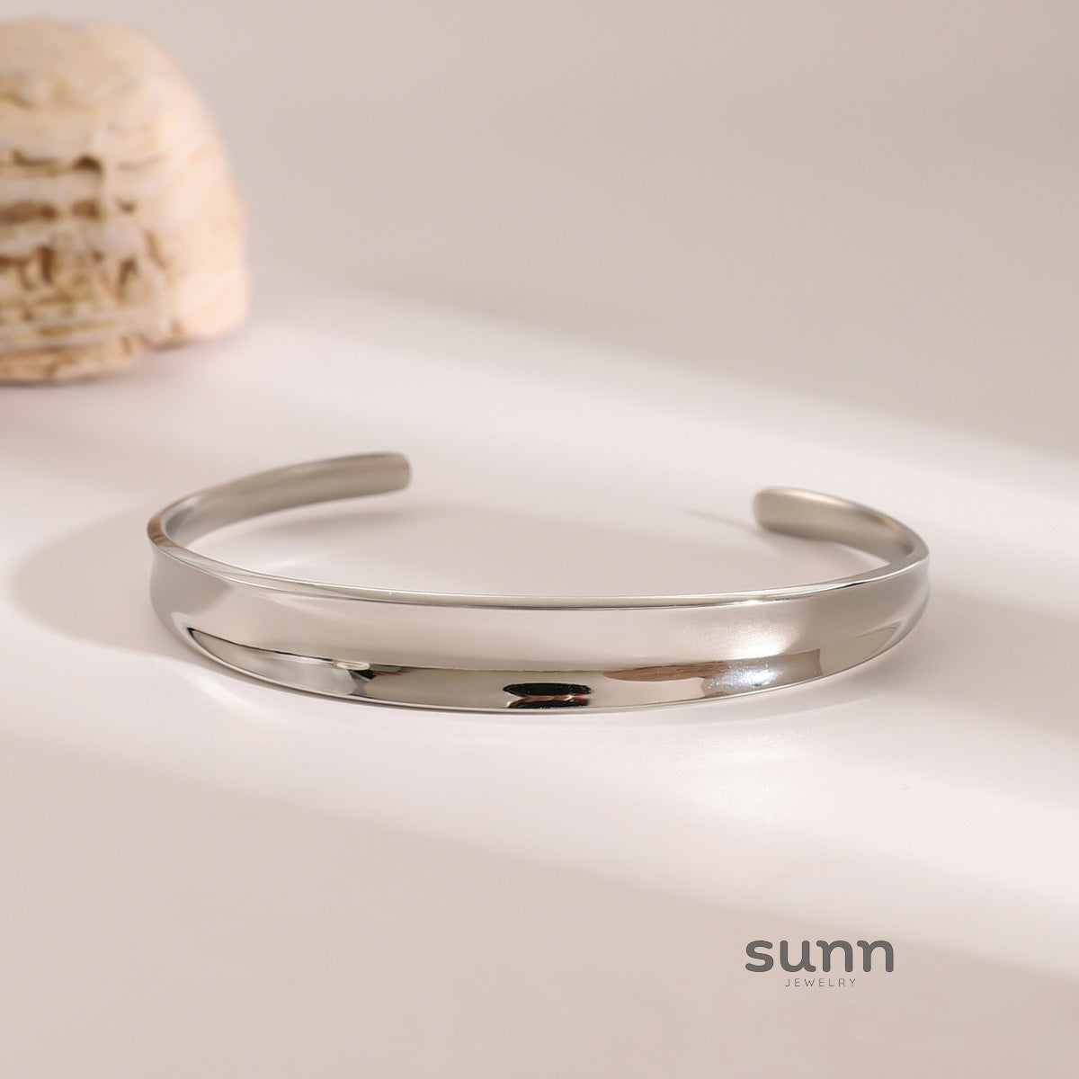 Avyanna Gold Cuff Bracelet [A2UTZ3V9]