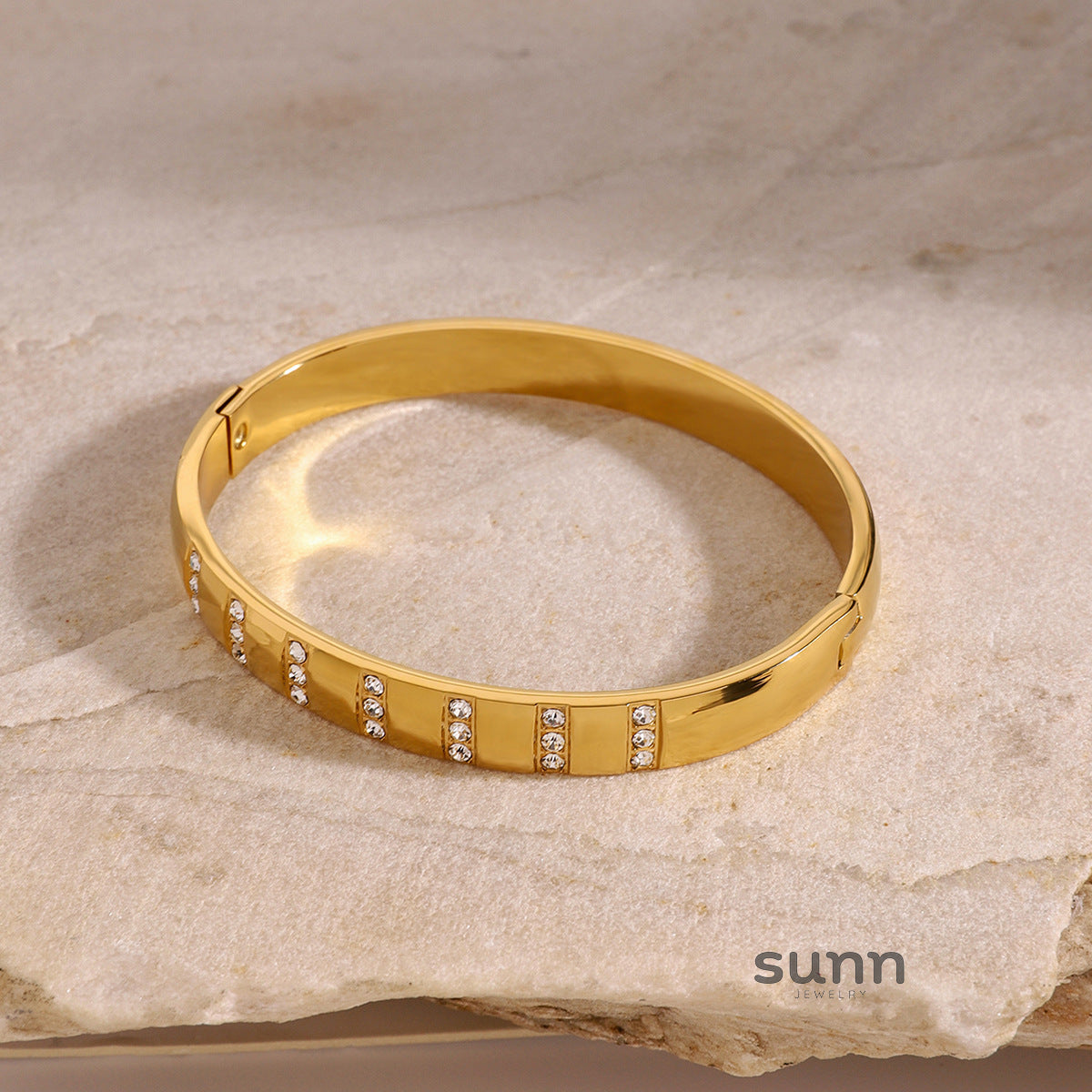 Ayda Zircon Buckle Bracelet [MMCWXP06]