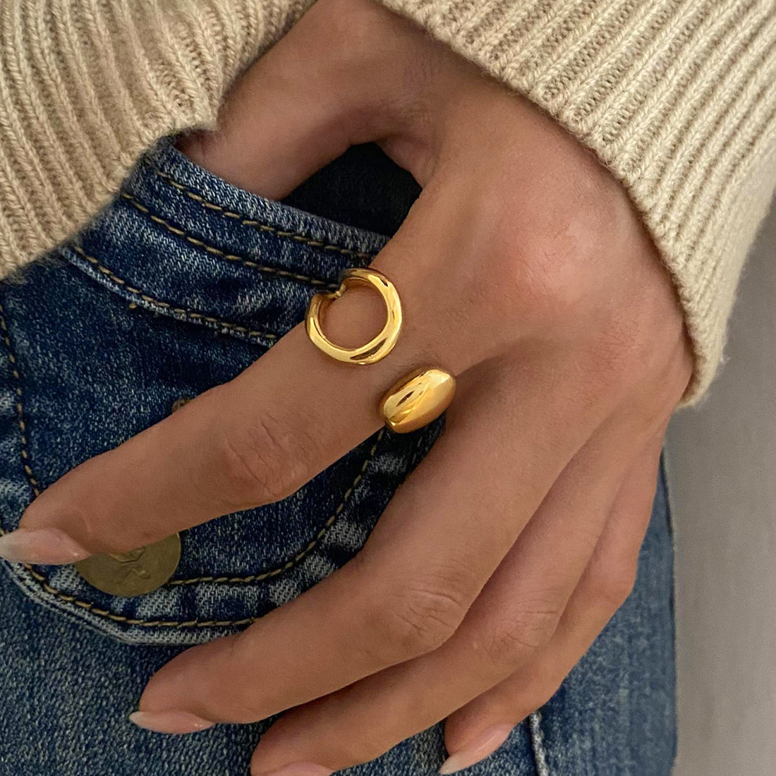 Aylen Wavy Gold Ring [UBPTBZ8Q]