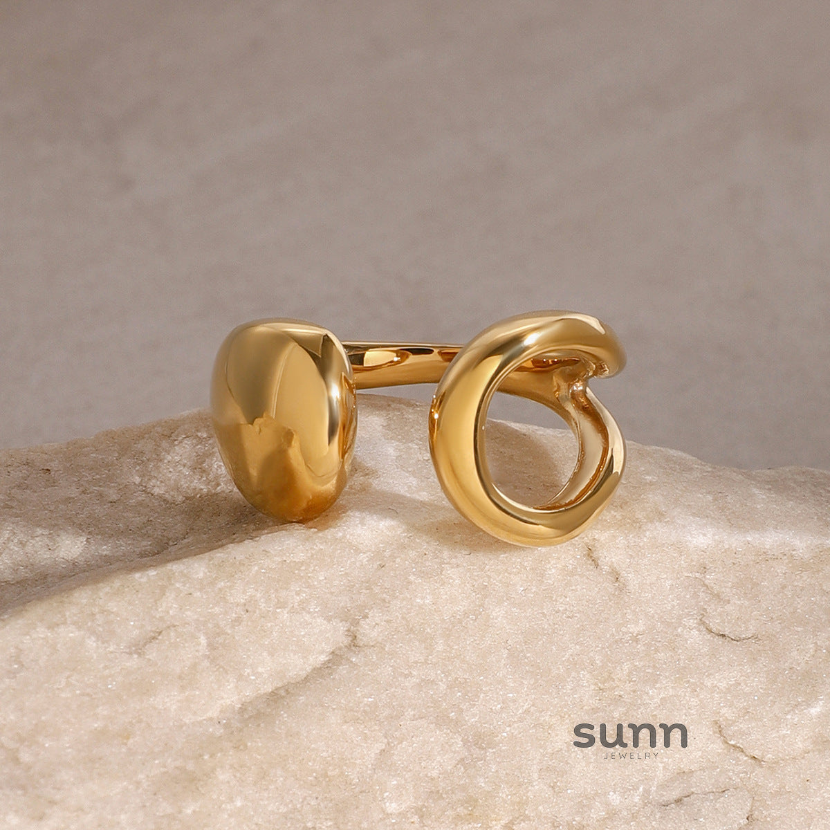 Aylen Wavy Gold Ring [F72SU9GY]
