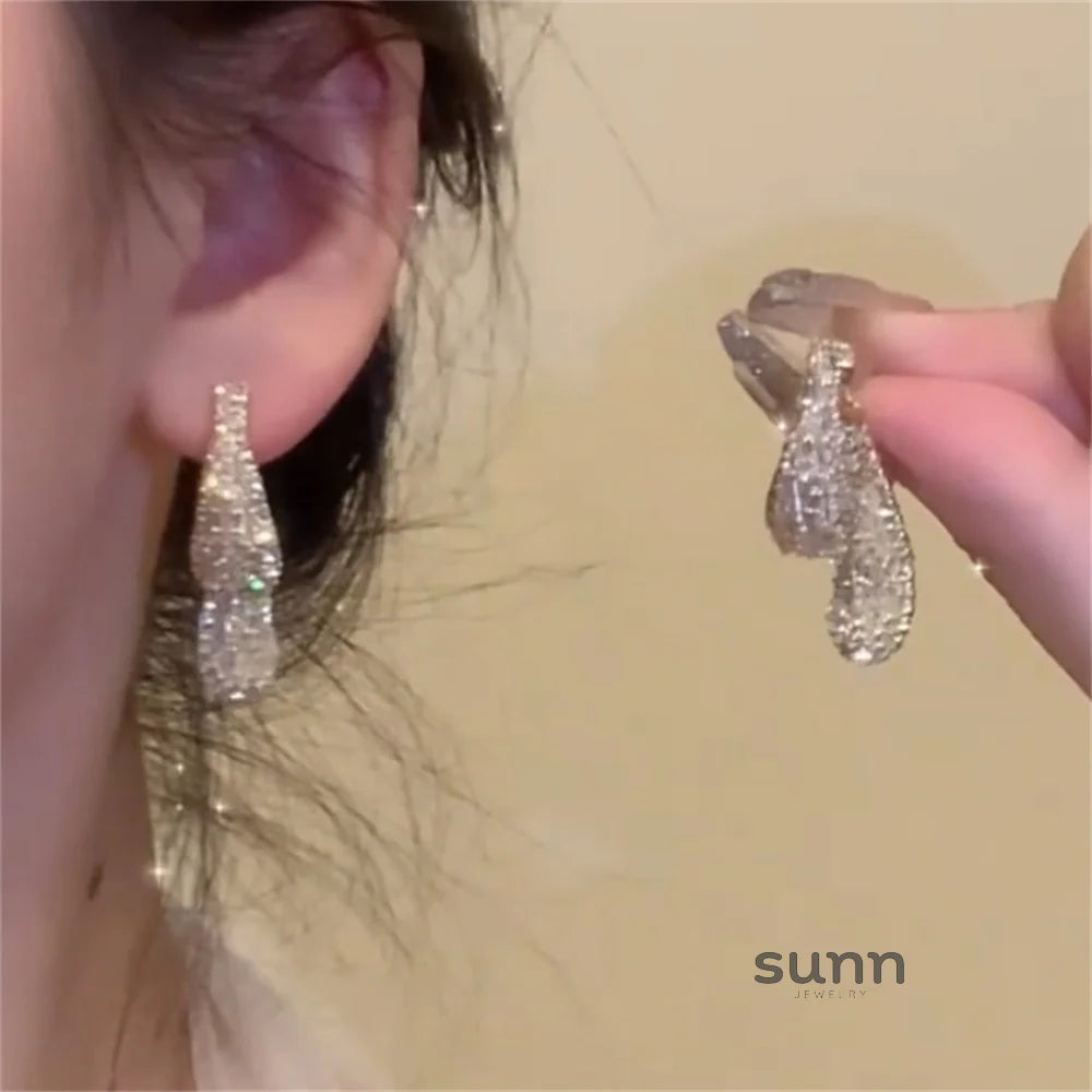 Aylin Geometric Zircon Earrings