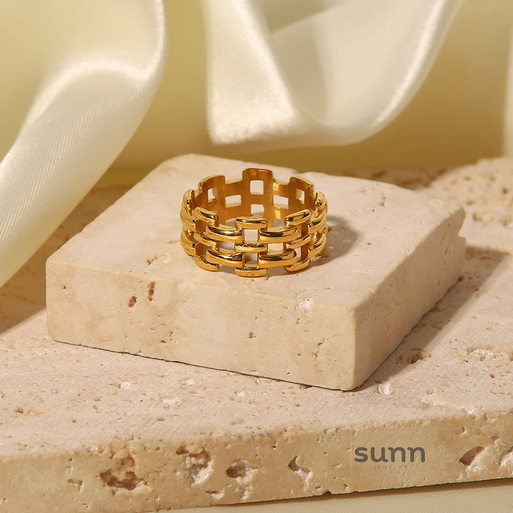 Aysha Hollow Band Ring