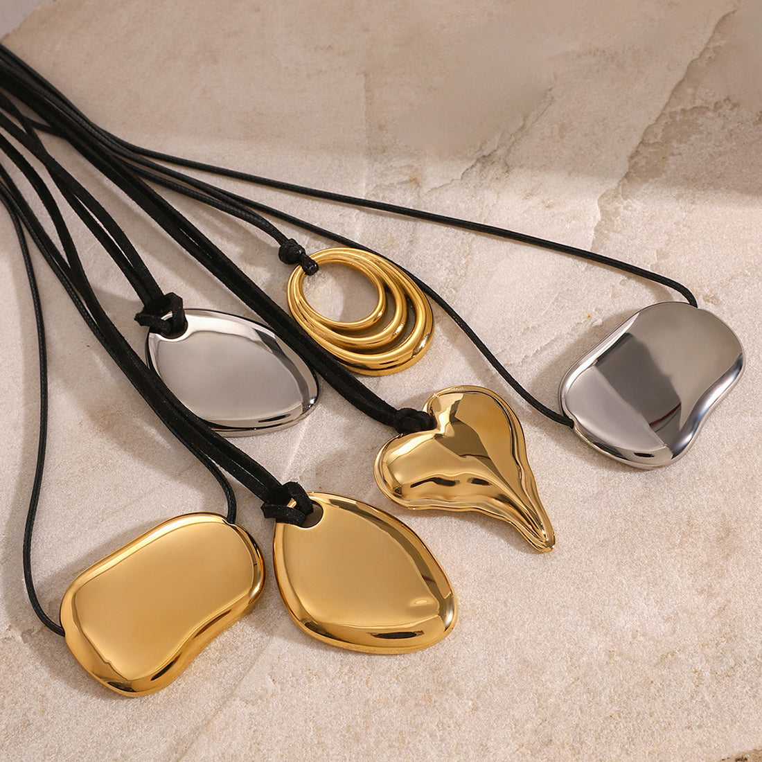 Ayva Asymmetric Pendant Necklace [BP53G75Q]