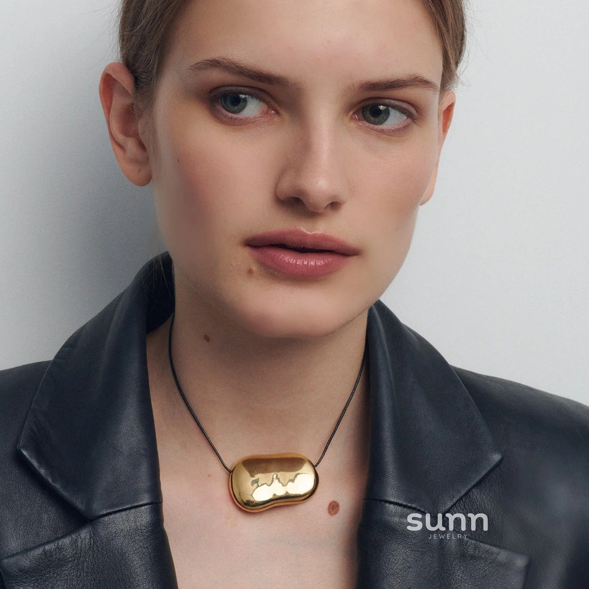 Ayva Asymmetric Pendant Necklace [3XR0EZQ4]