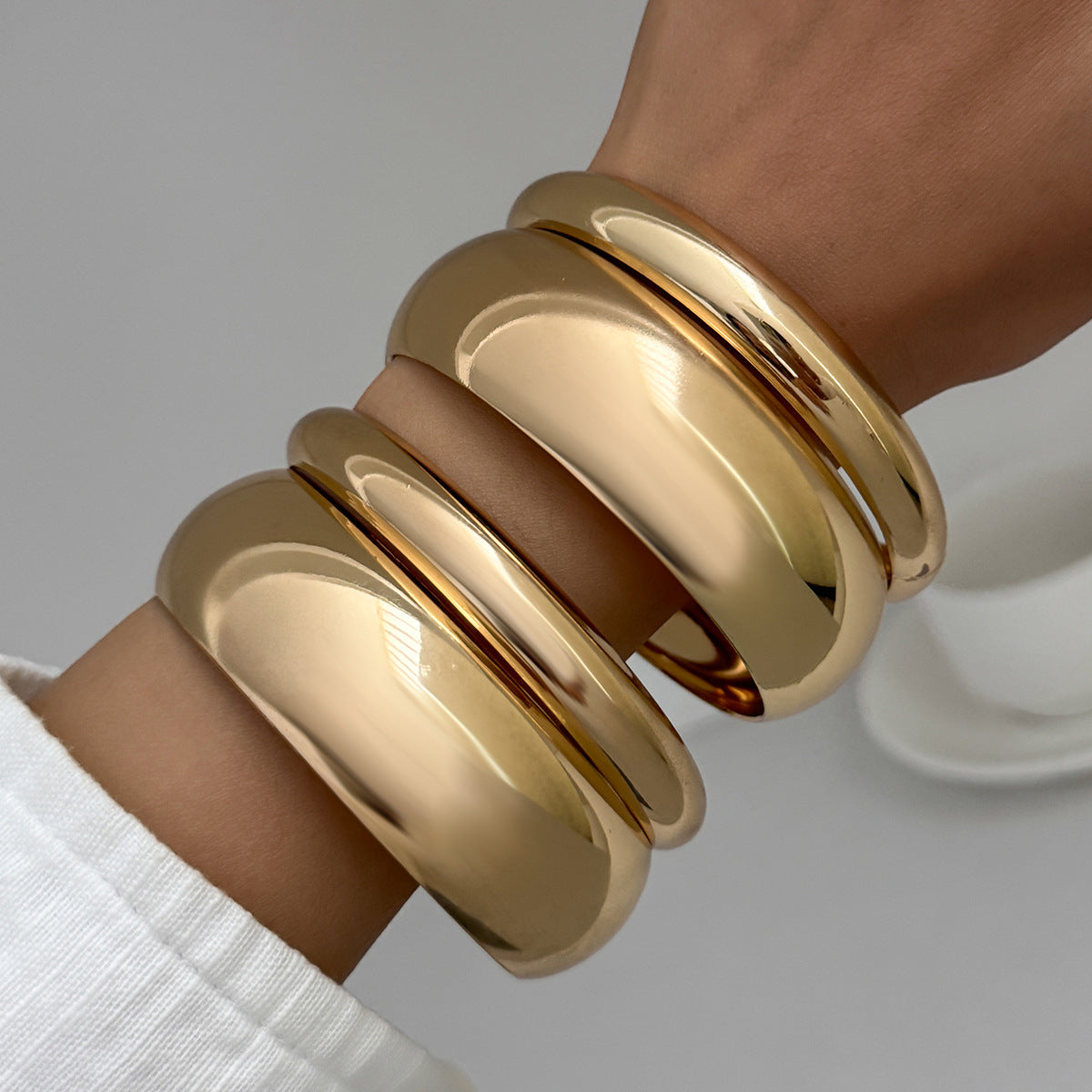 Ayven Polished Statement Bangle Set [50BD0MAO]