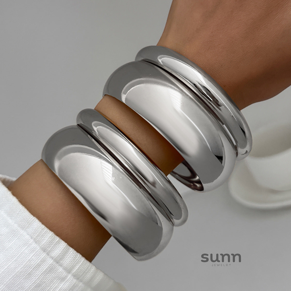 Ayven Polished Statement Bangle Set [MNVN4OZL]