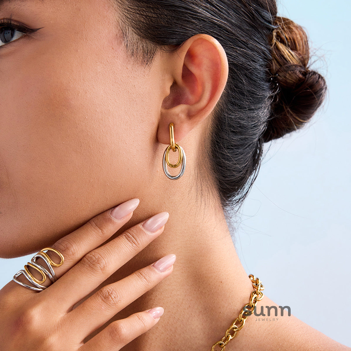 Azari Sculptural Hoop Earrings [TL8M3N3D]