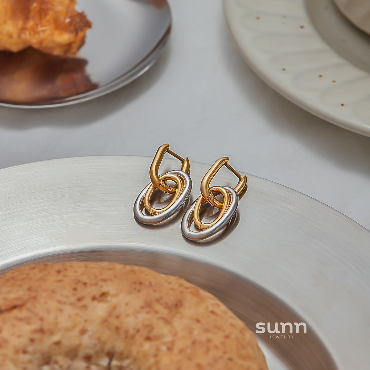 Azari Sculptural Hoop Earrings [3LEZGBN5]