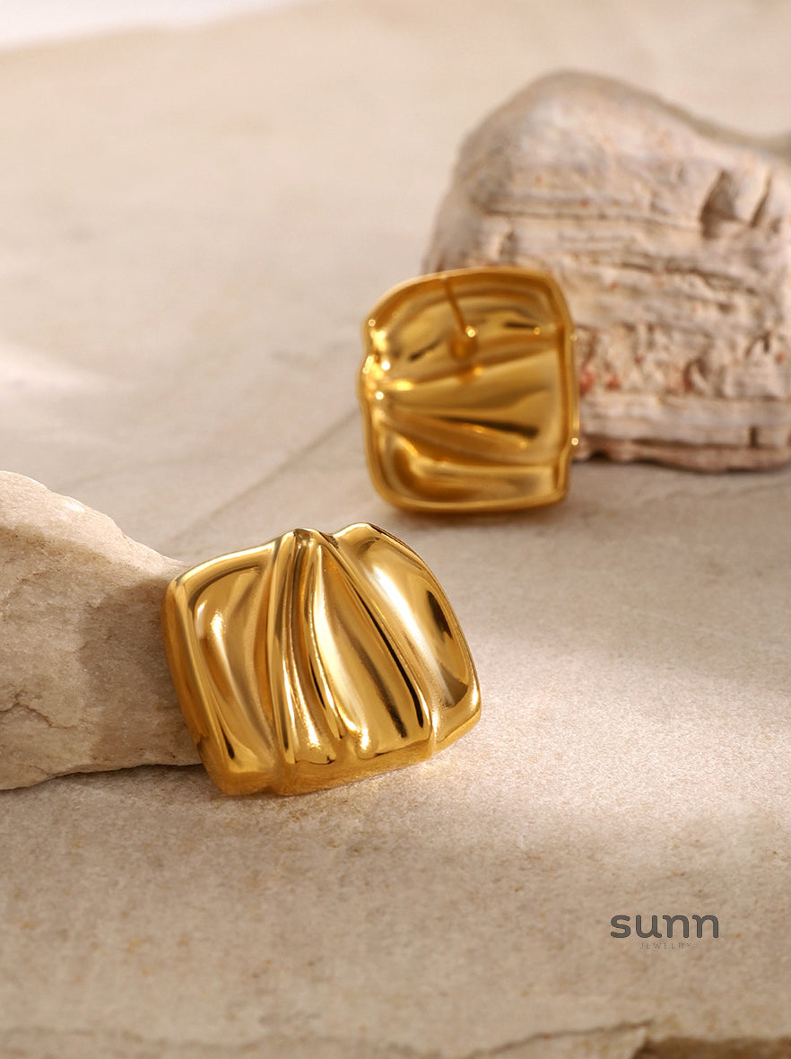 Azariyah Gold Pleated Earrings [8KAPQCT9]