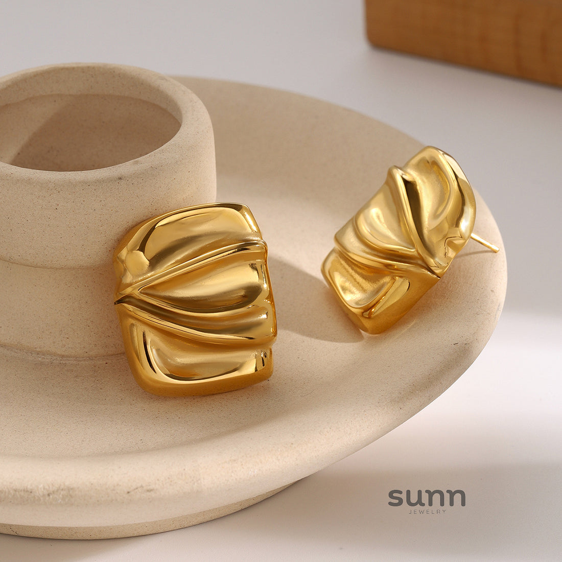 Azariyah Gold Pleated Earrings [E19DBB7I]