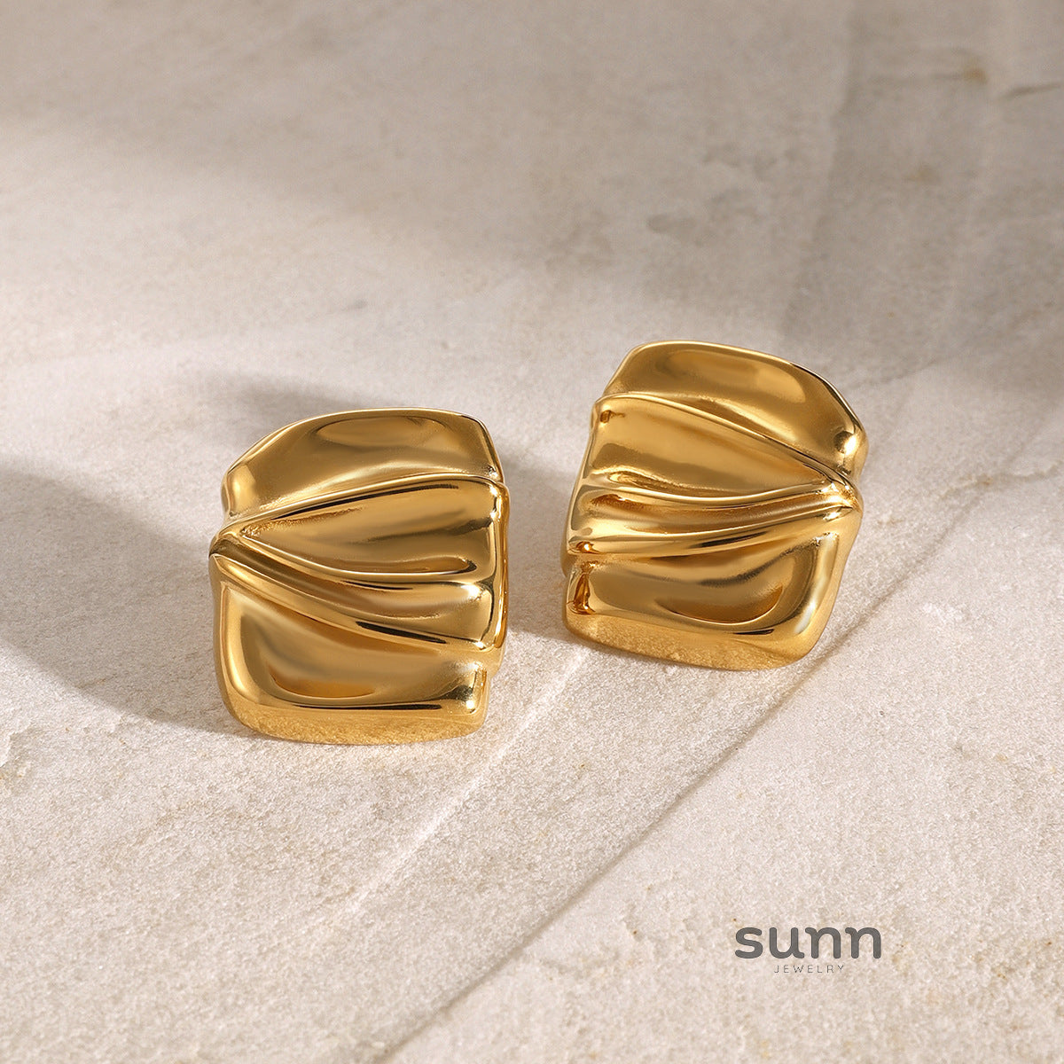 Azariyah Gold Pleated Earrings [7SVDPMJ8]