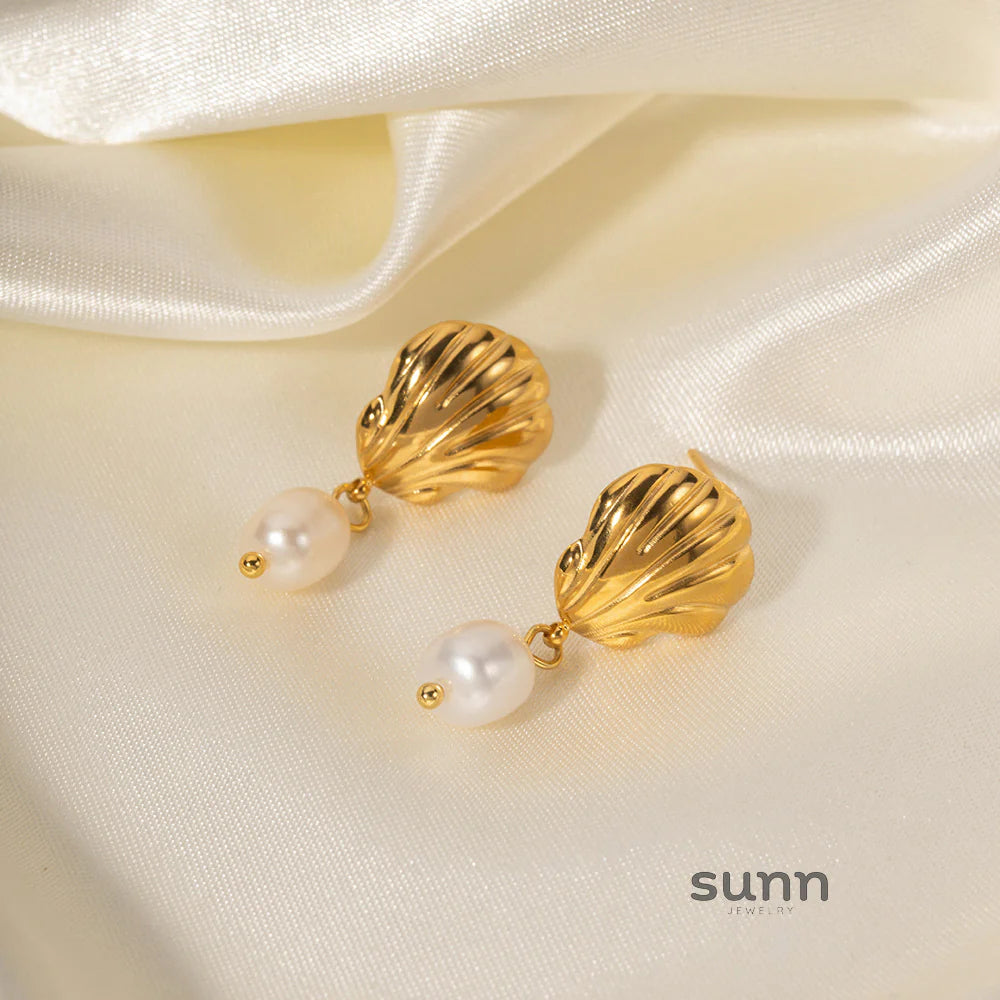 Azucena Delicate Shell Pearl Earrings