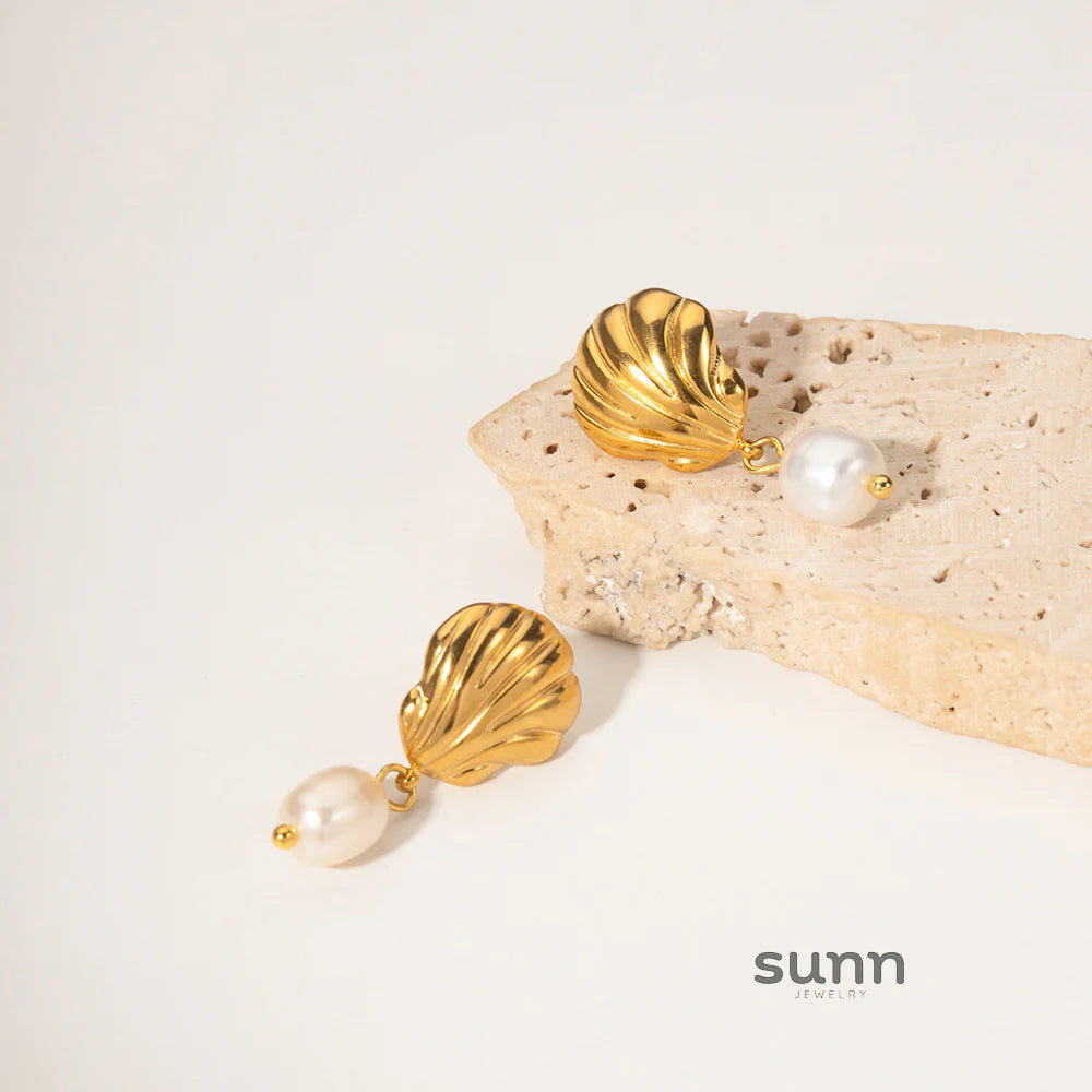 Azucena Delicate Shell Pearl Earrings