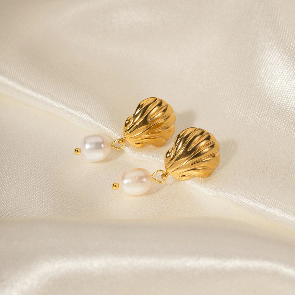 Azucena Delicate Shell Pearl Earrings