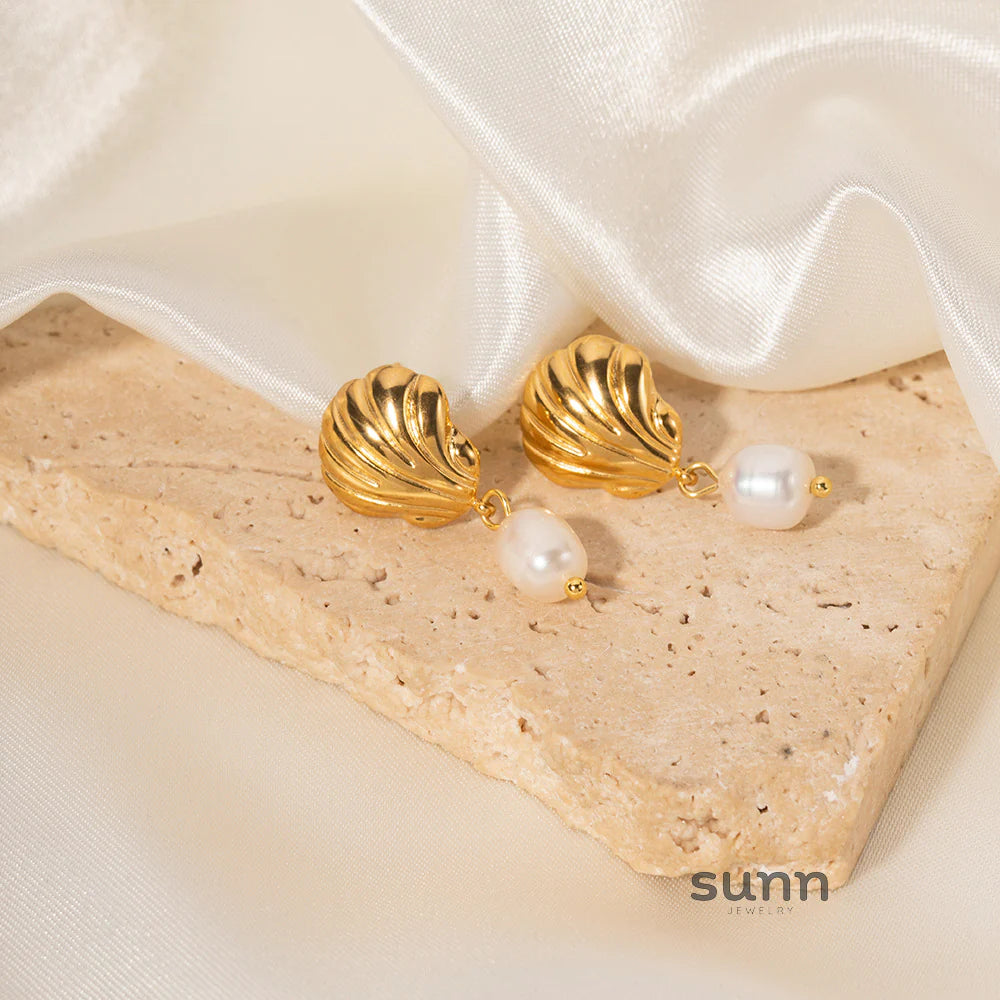Azucena Delicate Shell Pearl Earrings