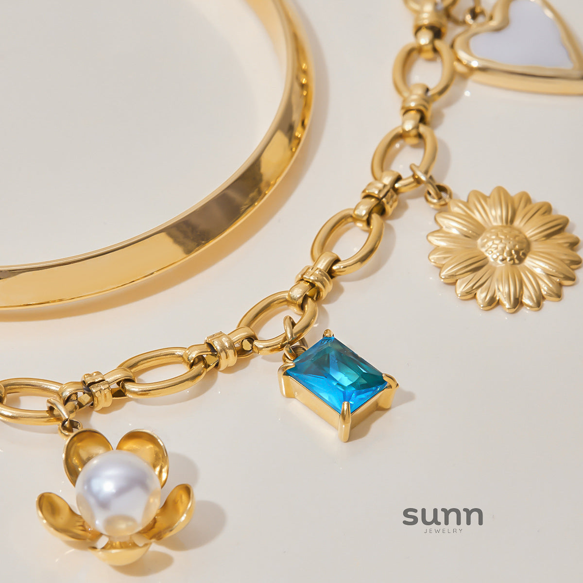 Azura Blossom Bead Bracelet [GK1QHTV0]