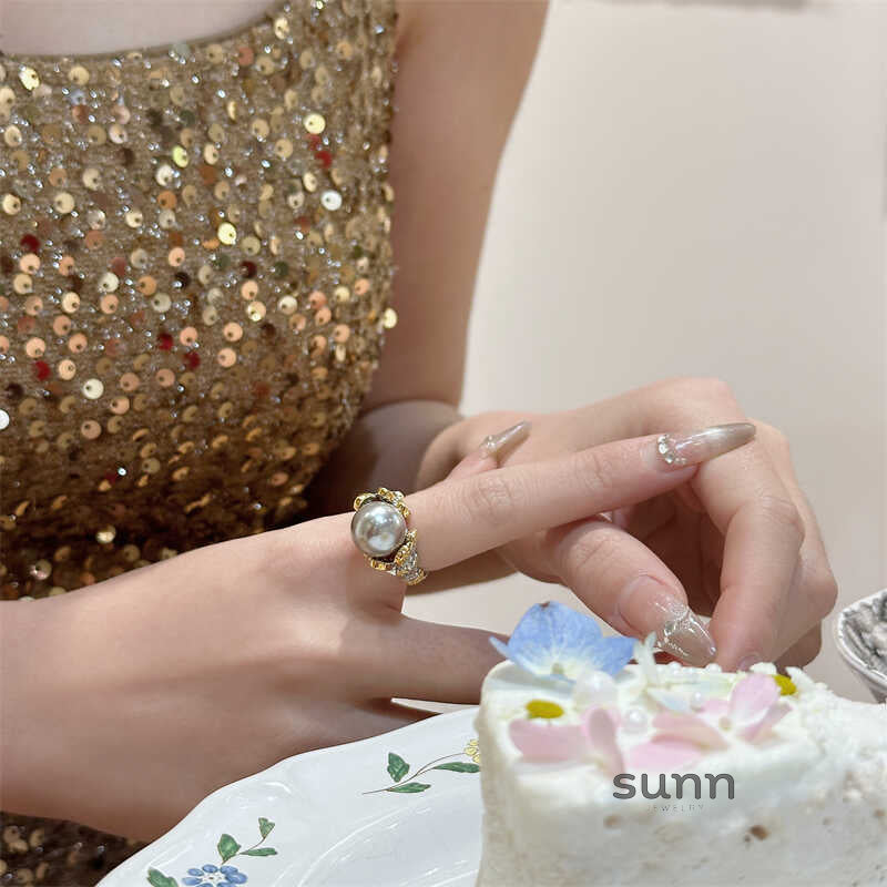 Bani Palace Pearl Ring [H1N4OI6X]