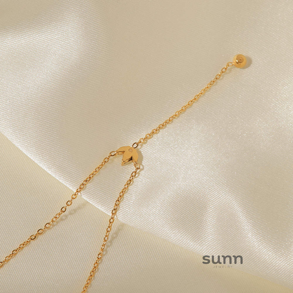 Basma Golden Crown Pendant Necklace [UFFPD5N3]