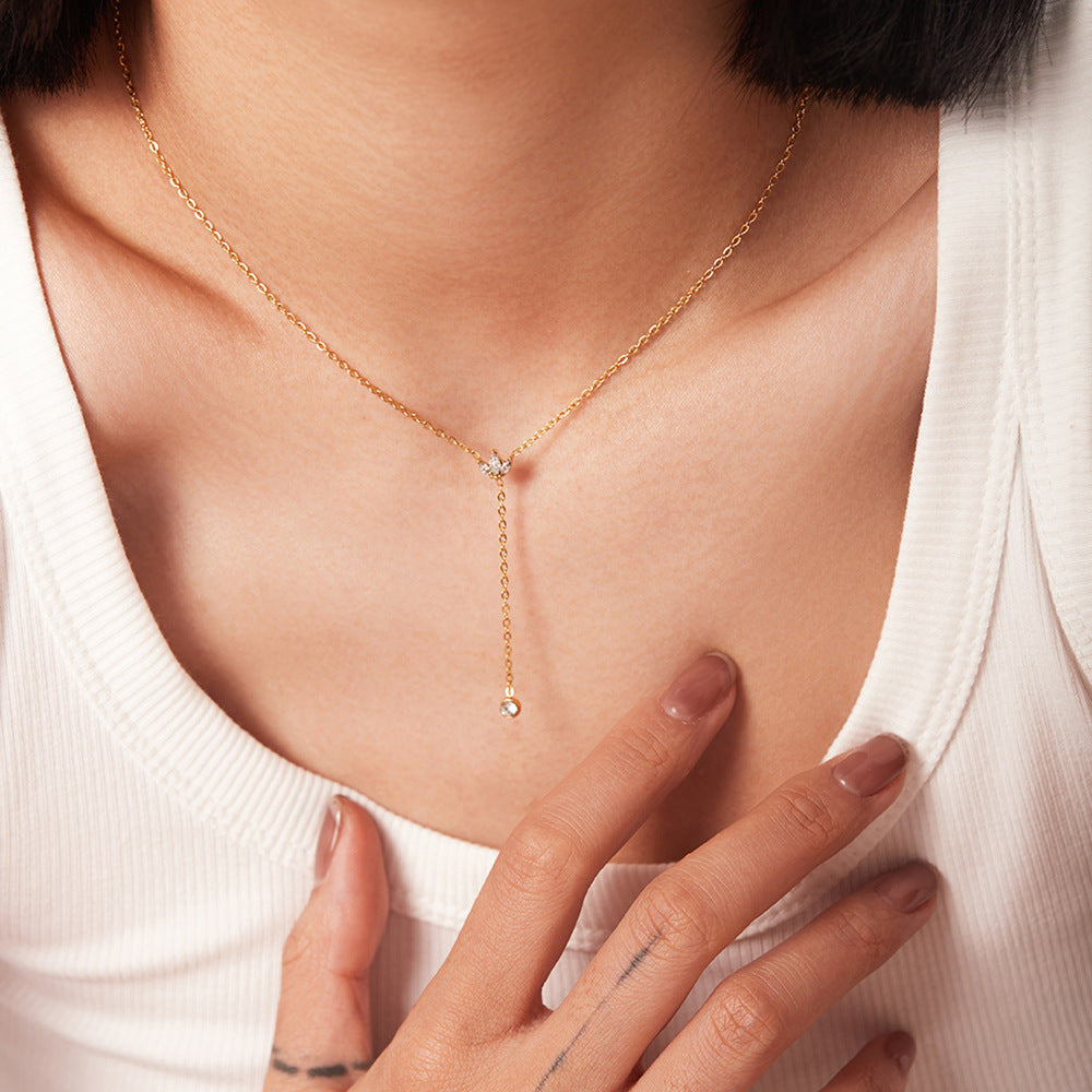 Basma Golden Crown Pendant Necklace [7YR53J6E]