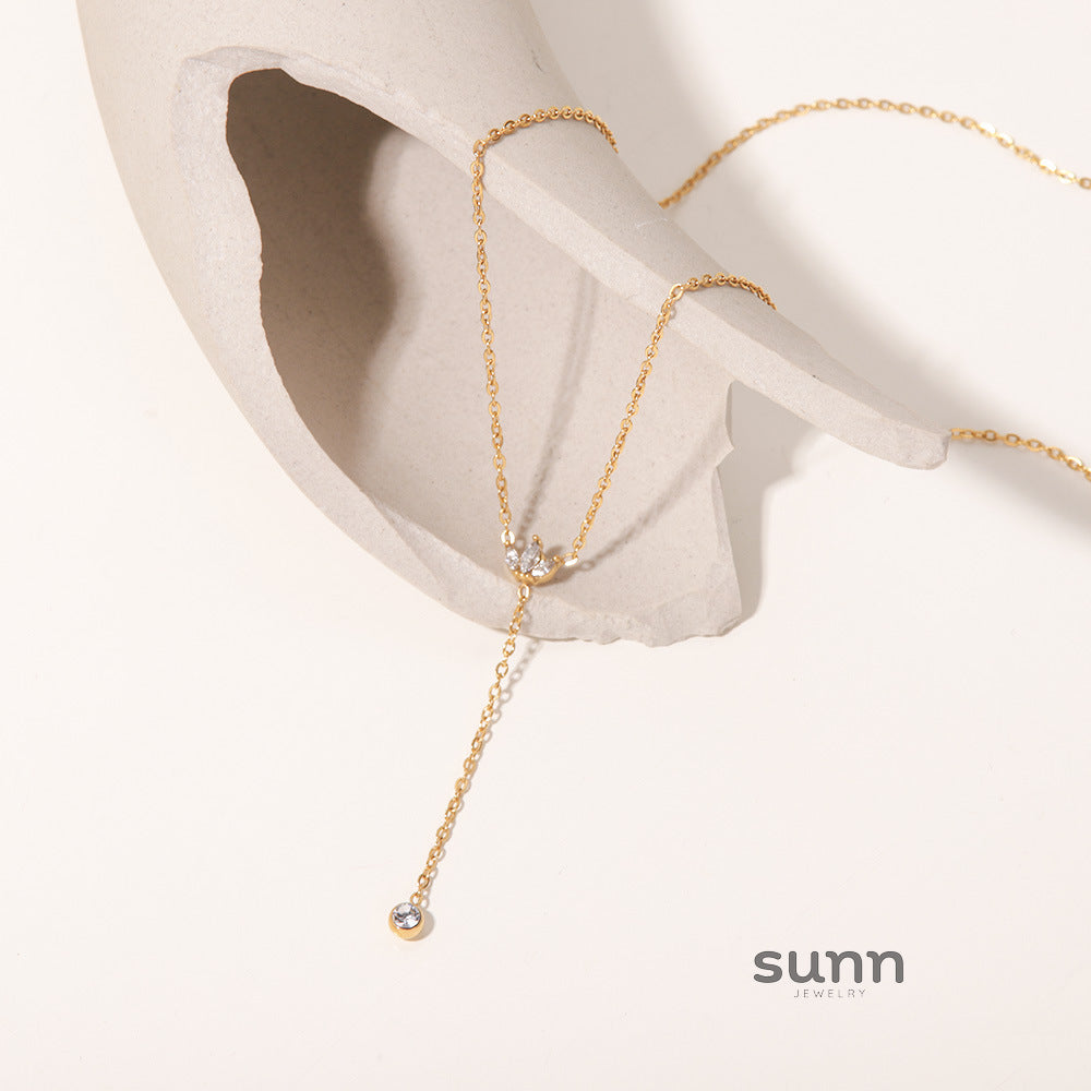 Basma Golden Crown Pendant Necklace [GY3QAZP9]
