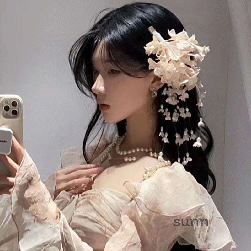 Basma Lily Tassel Hair Clip [CQ5SHQR1]