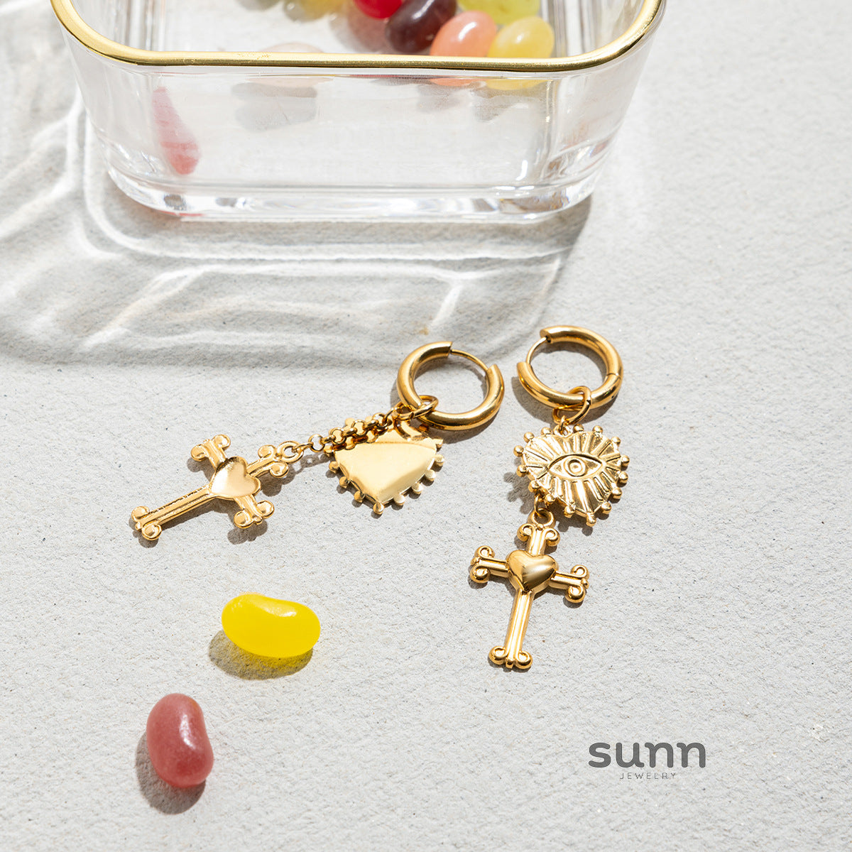 Bay Cross Heart Stud Earrings [0SRR1OXD]
