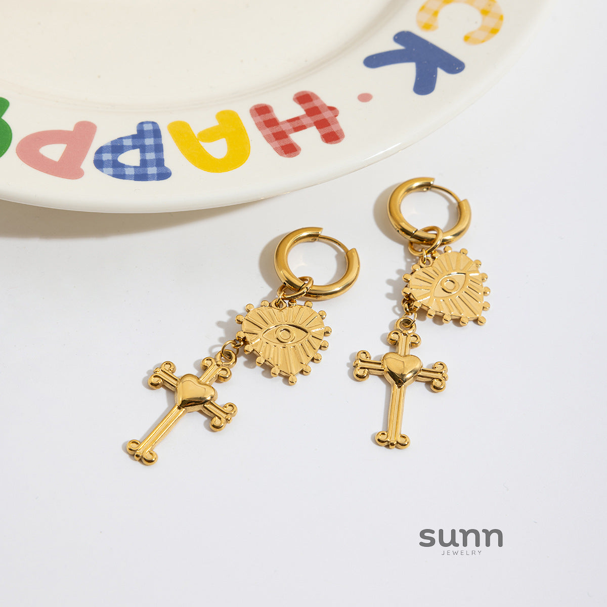 Bay Cross Heart Stud Earrings [0Q61DJ7F]