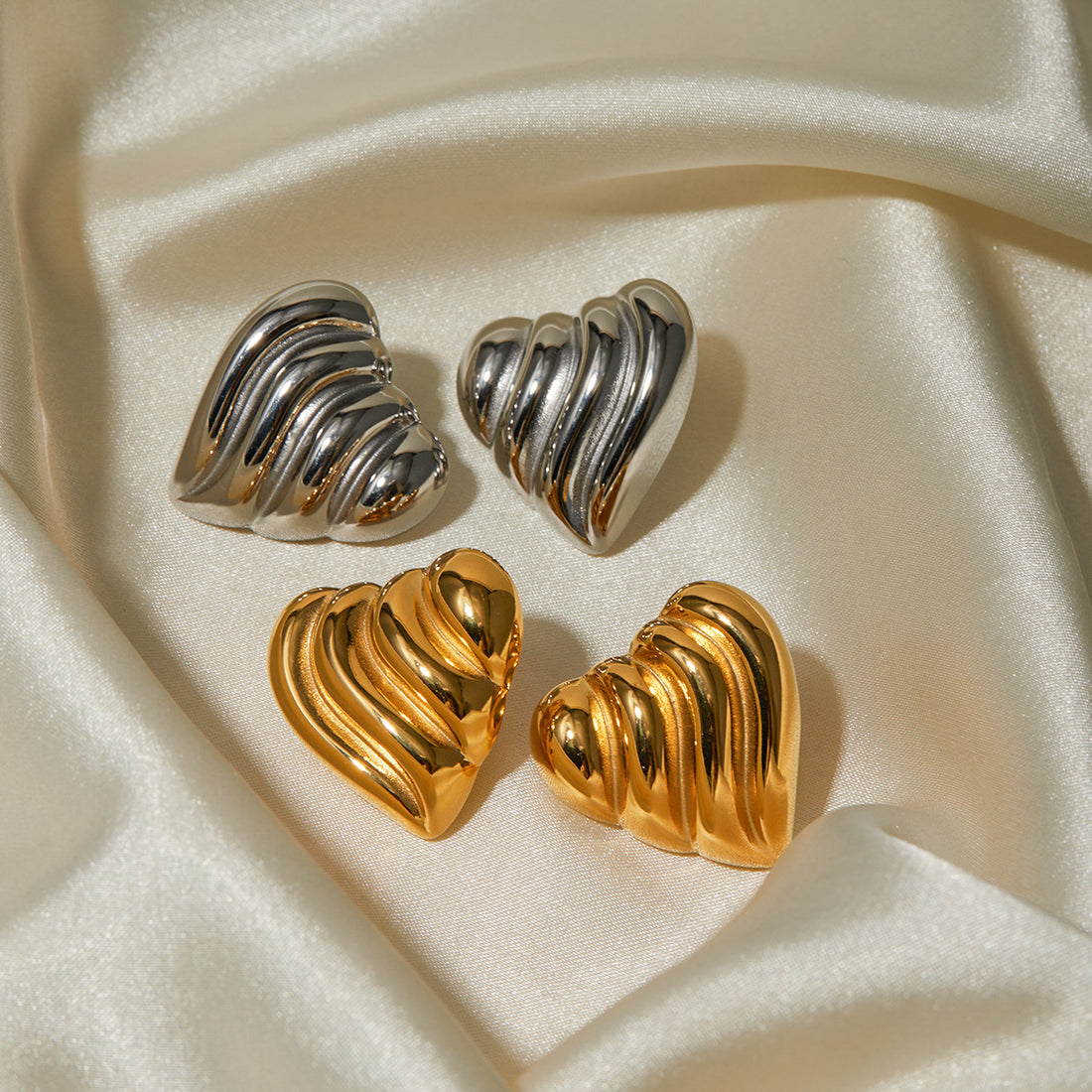 Bay Sculpted Heart Earrings [NT6ZZMT9]
