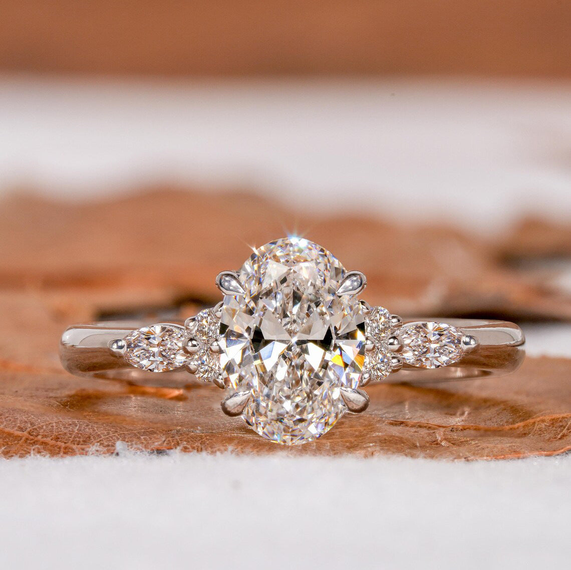 Bayla Radiant Oval Ring [GM7Z78QR]