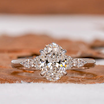 Bayla Radiant Oval Ring [GM7Z78QR]