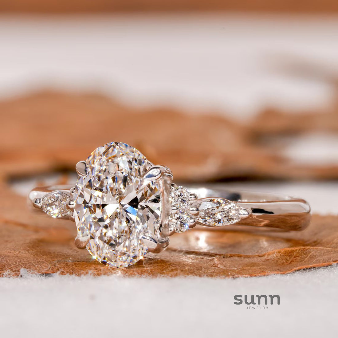 Bayla Radiant Oval Ring [GM7Z78QR]