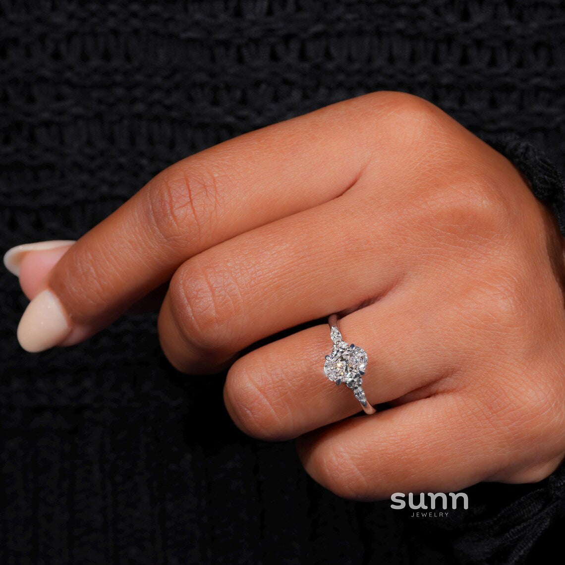 Bayla Radiant Oval Ring [CQ0DMLQY]