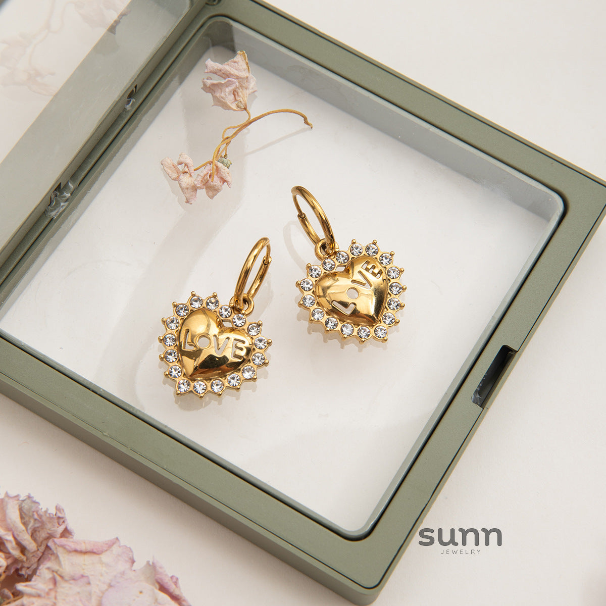 Bayla Stainless Steel Heart Stud Earrings [DAHG2CQJ]