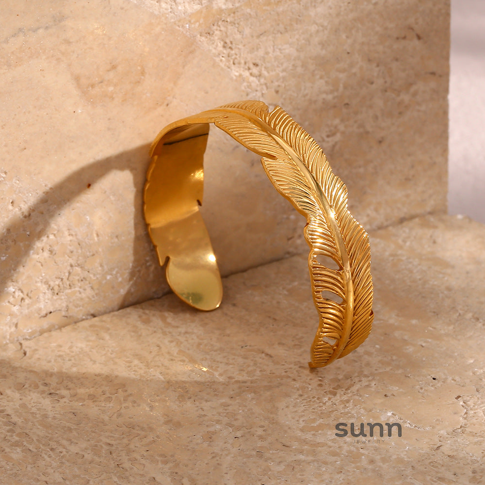 Baylee Gilded Leaf Cuff [S5AVFS4C]