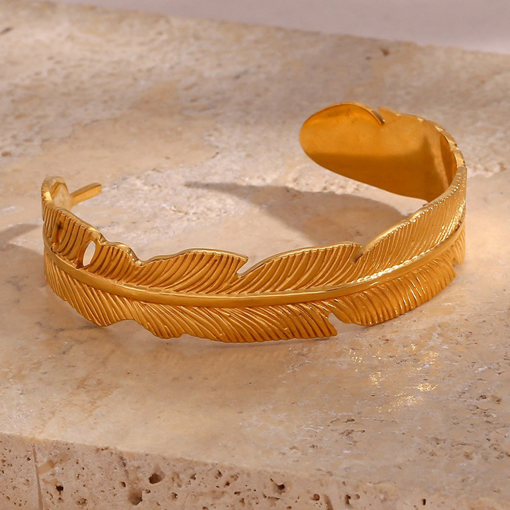 Baylee Gilded Leaf Cuff [E5VL2YU8]