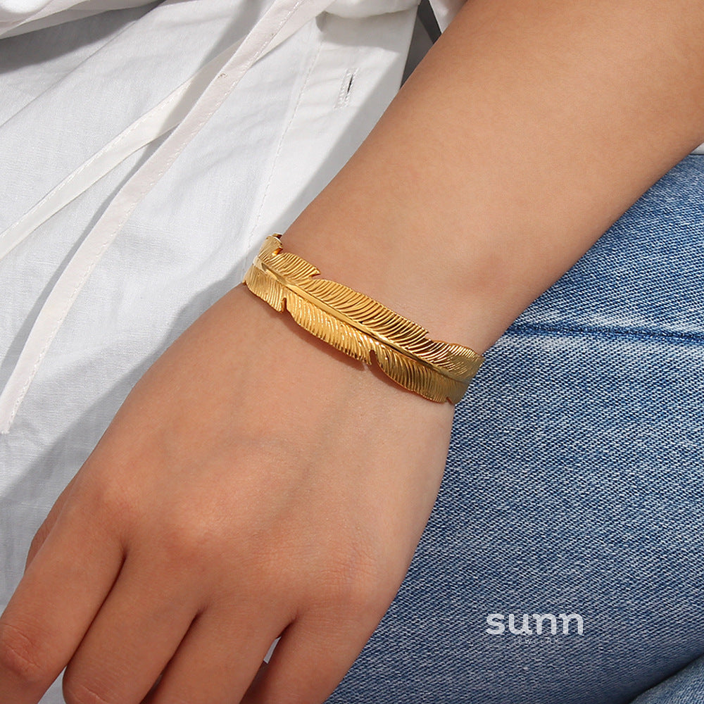 Baylee Gilded Leaf Cuff [UW08UVL6]
