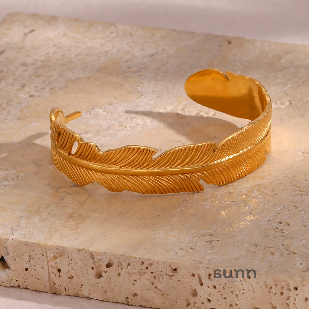 Baylee Gilded Leaf Cuff [ZA75O50A]