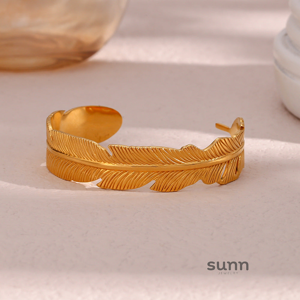 Baylee Gilded Leaf Cuff [Y09U5GAF]