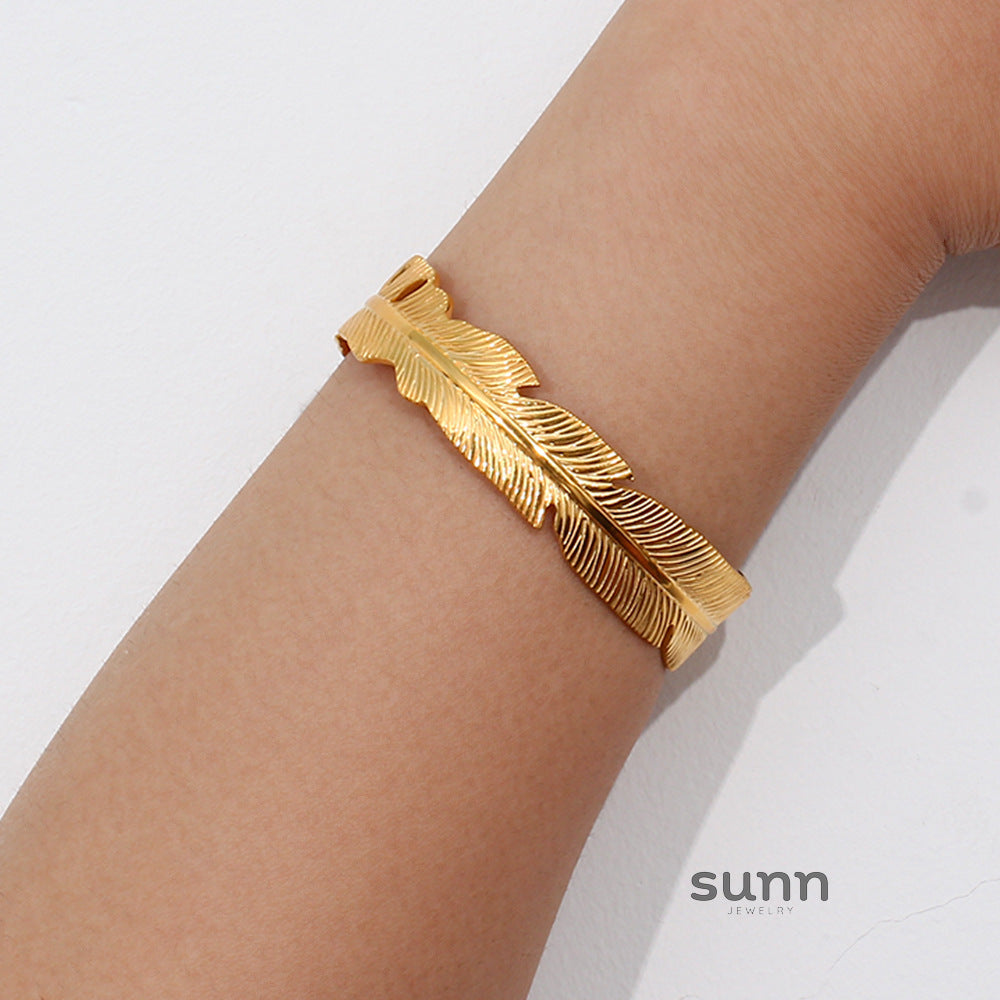 Baylee Gilded Leaf Cuff [XMQNXB84]