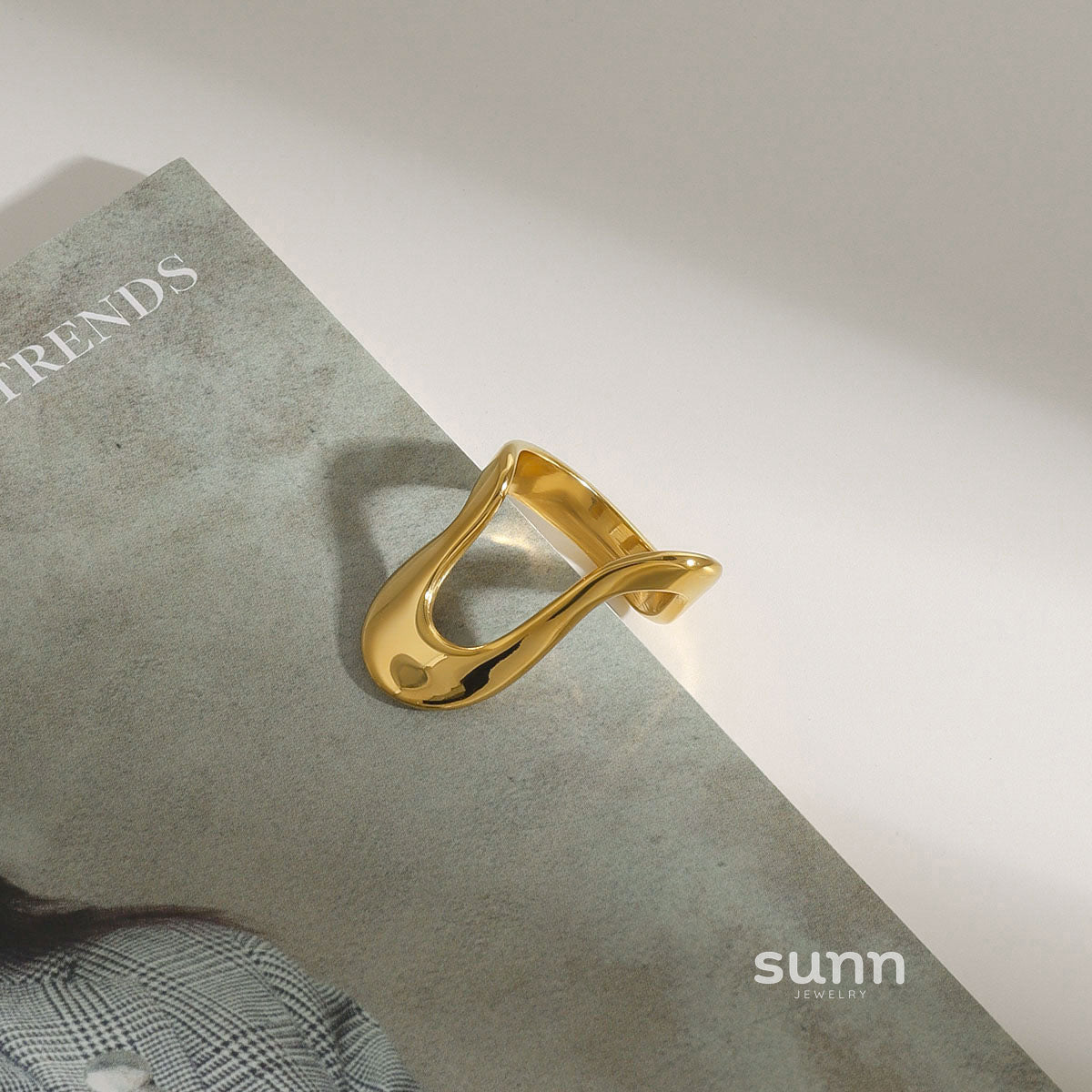 Beau Sleek Geometric Ring [QAP26I4P]