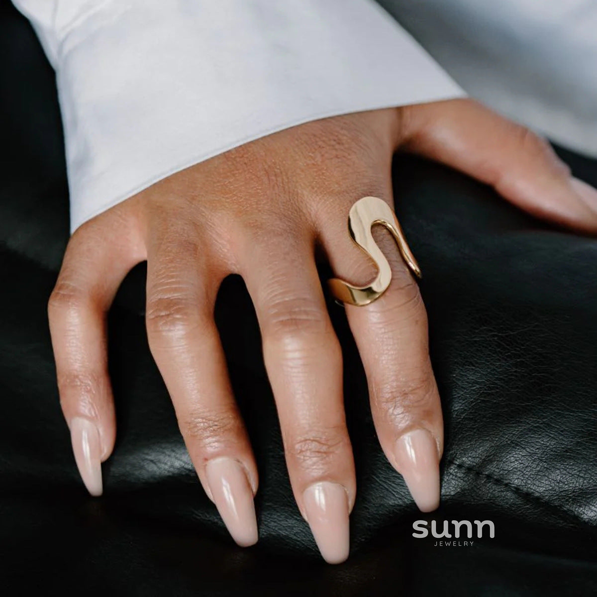Beau Sleek Geometric Ring [JU69C1K5]