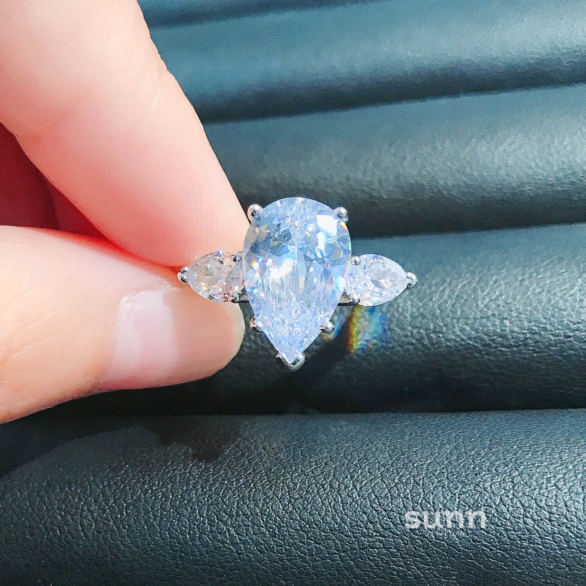Beautiful Pear Halo Ring [WE5L1I0X]