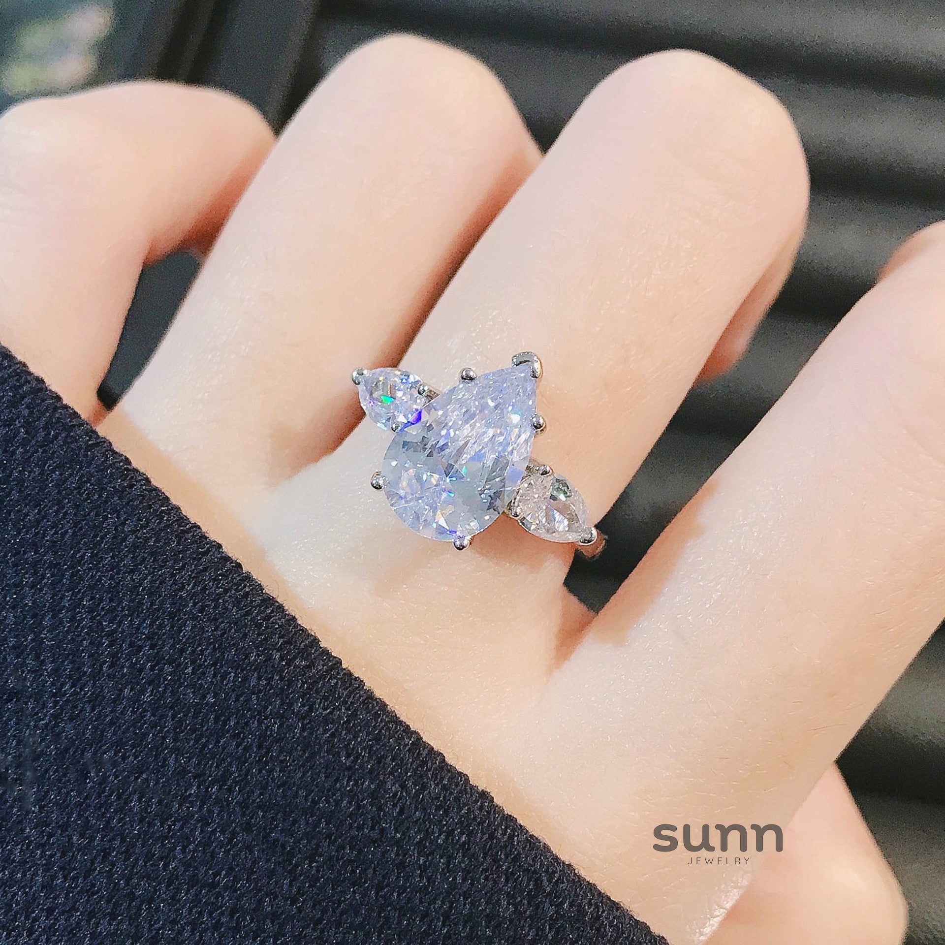 Beautiful Pear Halo Ring [1L96KYCU]