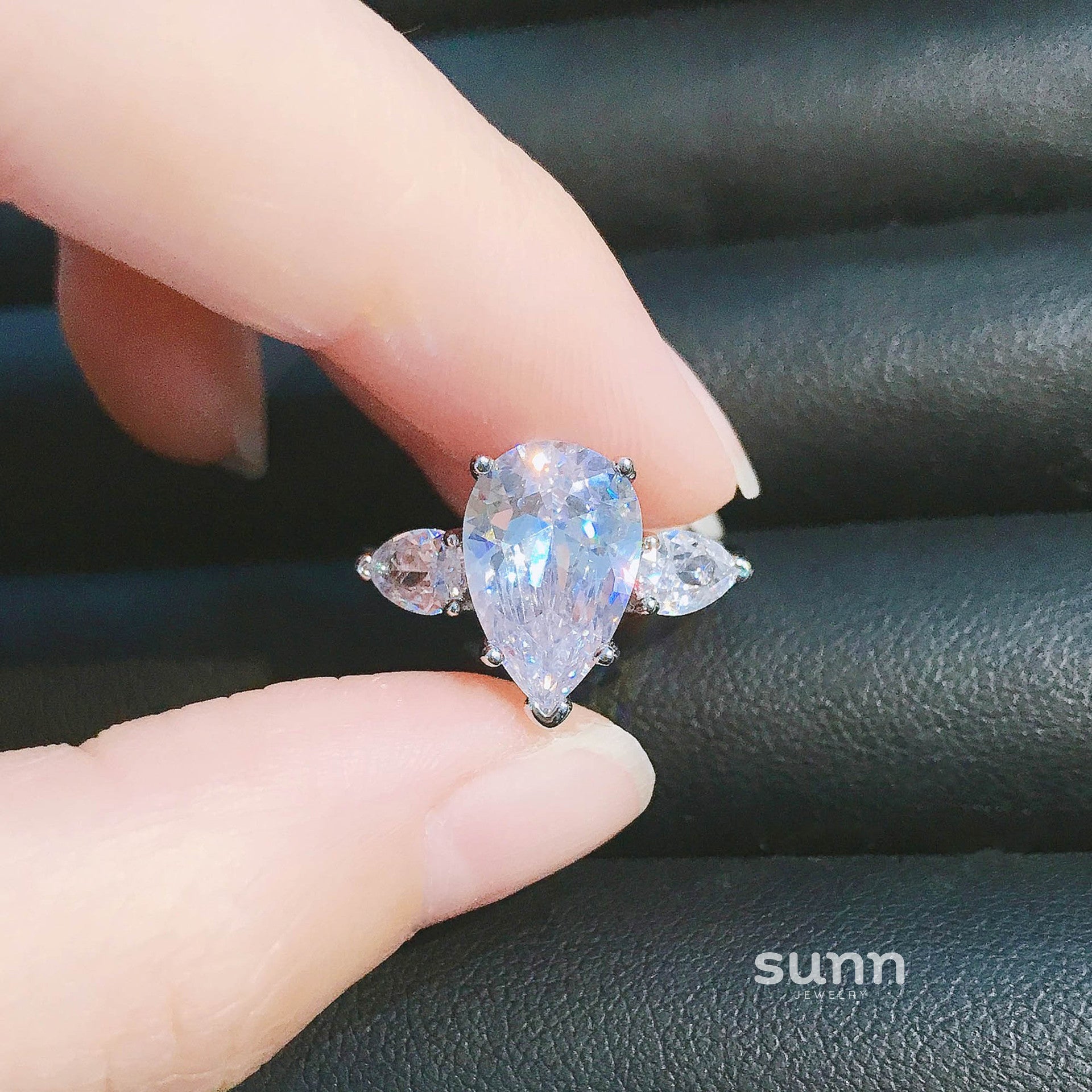 Beautiful Pear Halo Ring [VIGPWHWR]