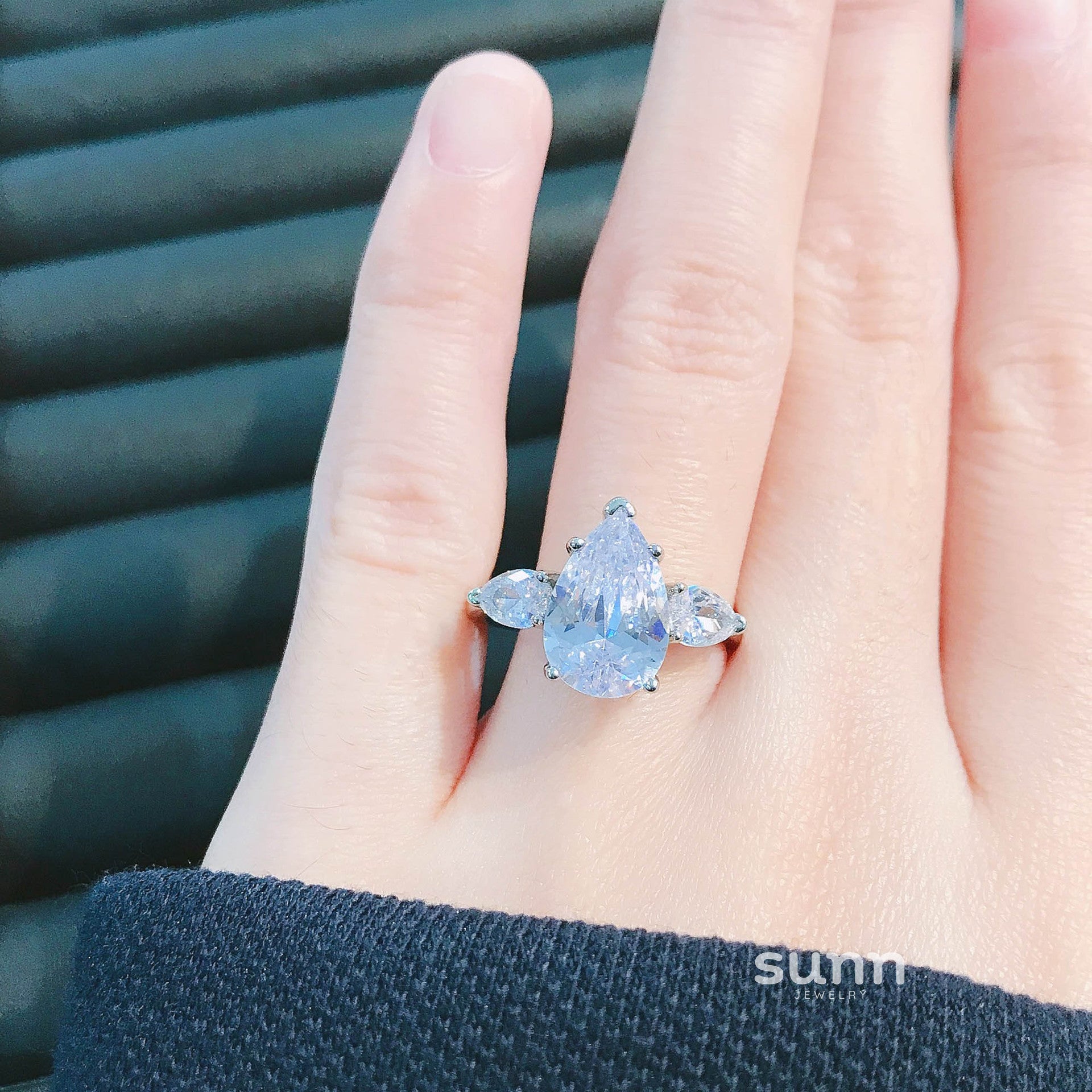 Beautiful Pear Halo Ring [K8I1FIX9]