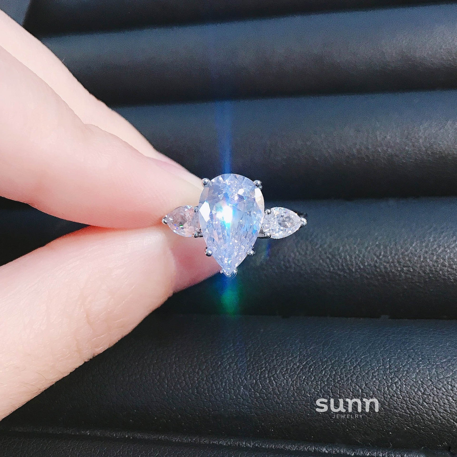 Beautiful Pear Halo Ring [ZJ49JXGO]