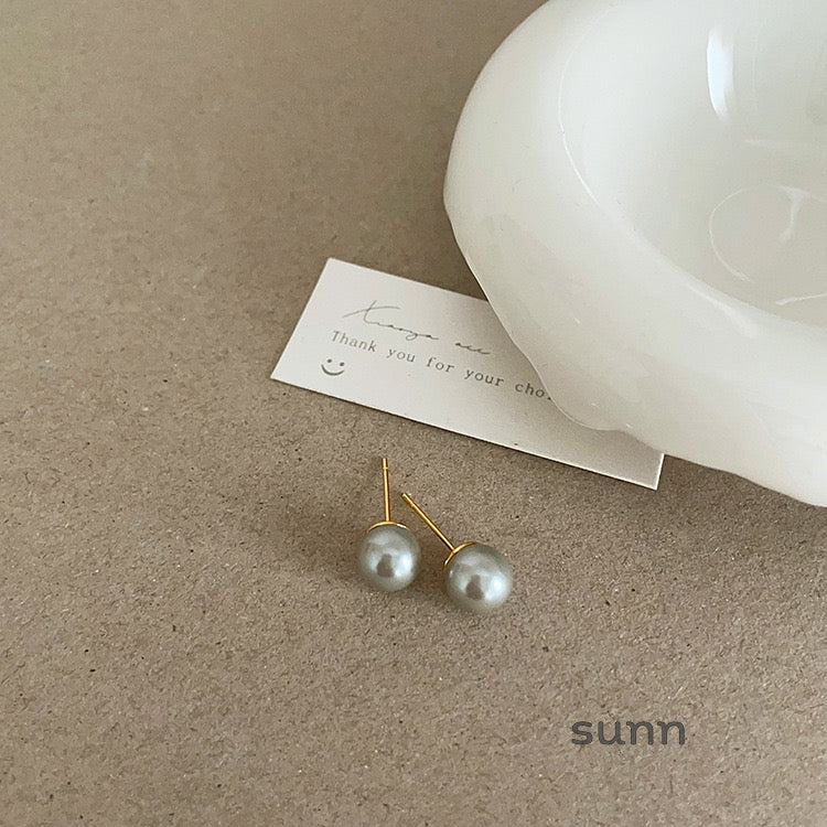 Belky Shimmer Pearl Studs
